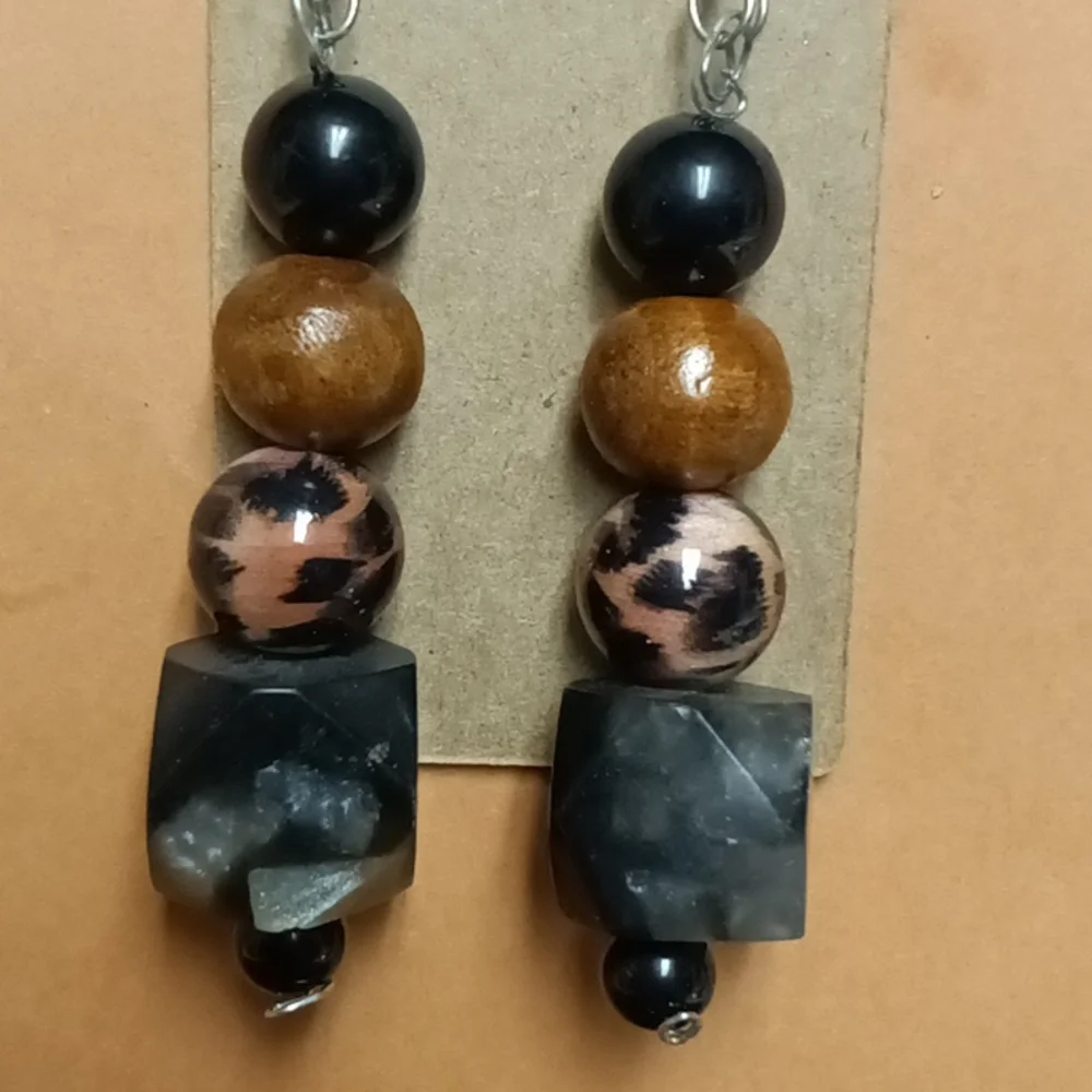 Jewelry - Picture 3 of 4